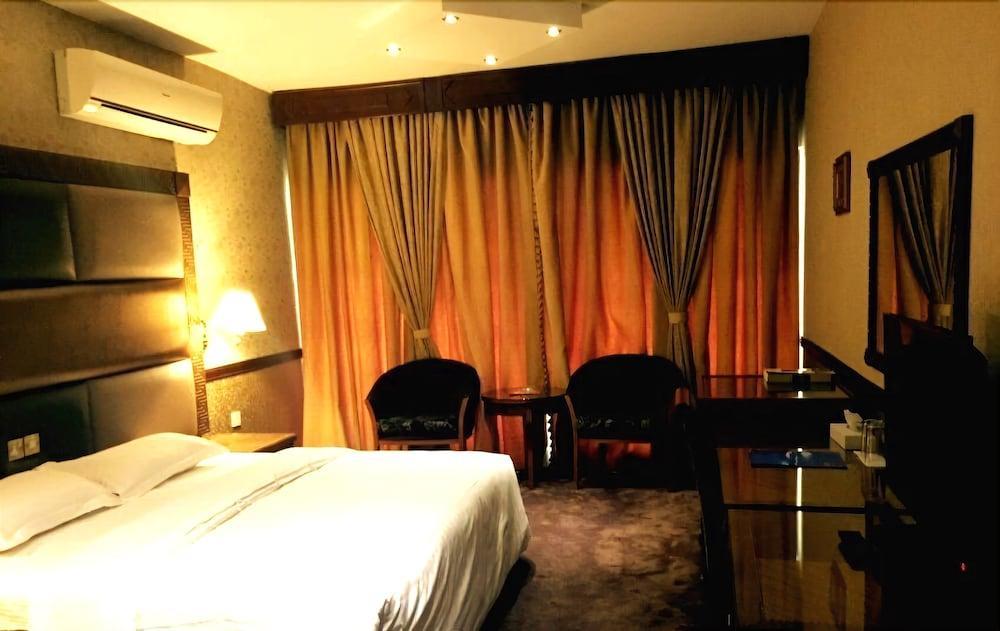 Abjad Crown Hotel Dubai Exterior photo